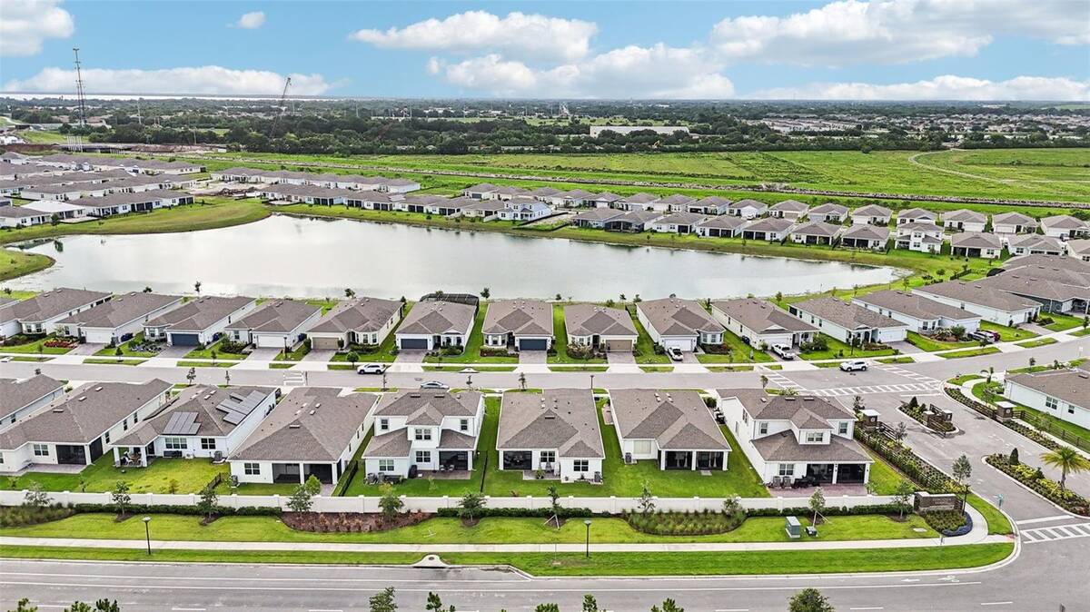 2015 Spring Shower Circle, Kissimmee, FL 34744