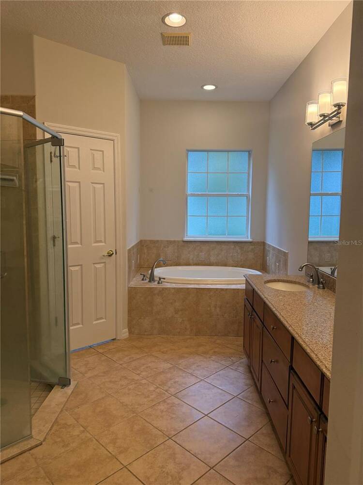 9617 Spring Lake Drive, Clermont, FL 34711