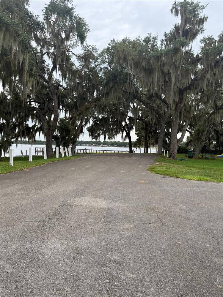 9617 Spring Lake Drive, Clermont, FL 34711