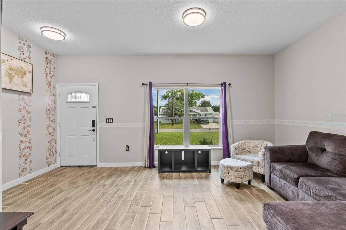214 W 15th Street, Apopka, FL 32703