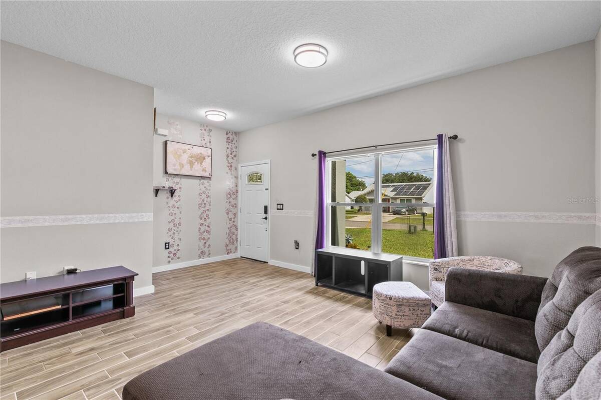 214 W 15th Street, Apopka, FL 32703