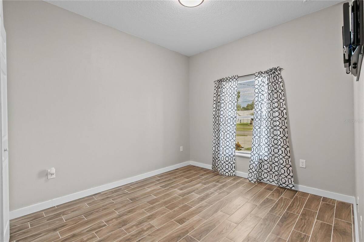214 W 15th Street, Apopka, FL 32703