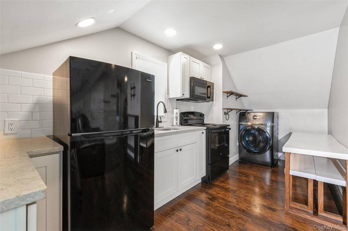 39 Bay Shore Avenue, Bay Shore, NY, 11706