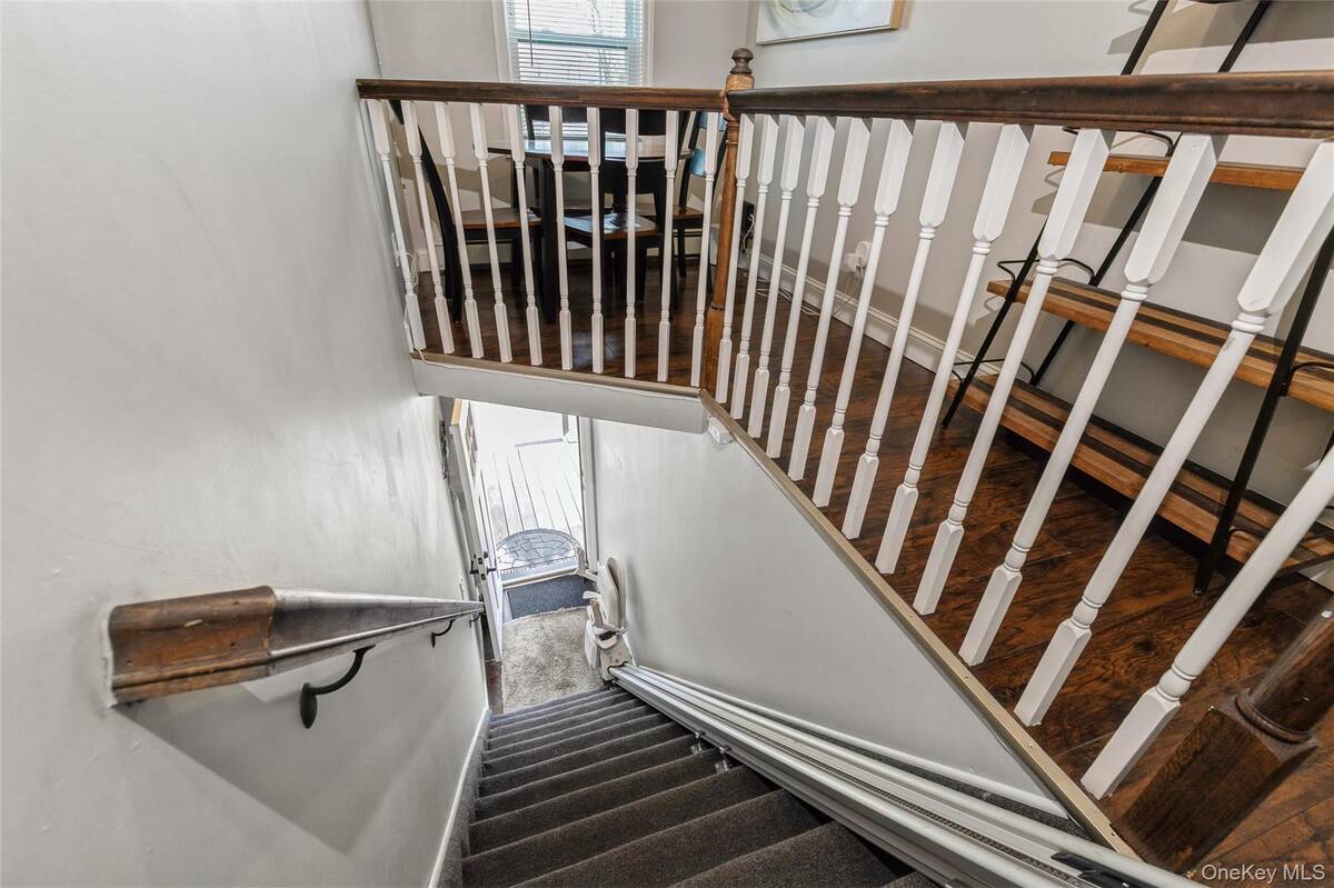 39 Bay Shore Avenue, Bay Shore, NY, 11706