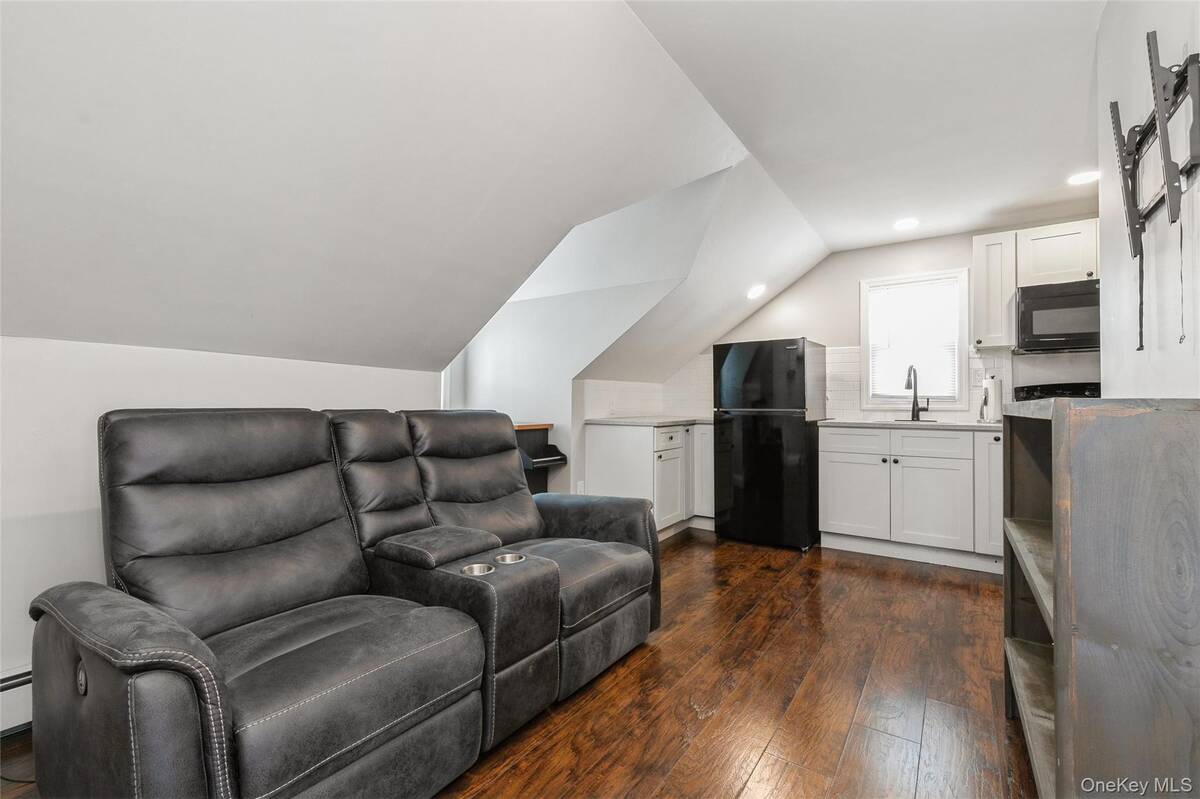 39 Bay Shore Avenue, Bay Shore, NY, 11706