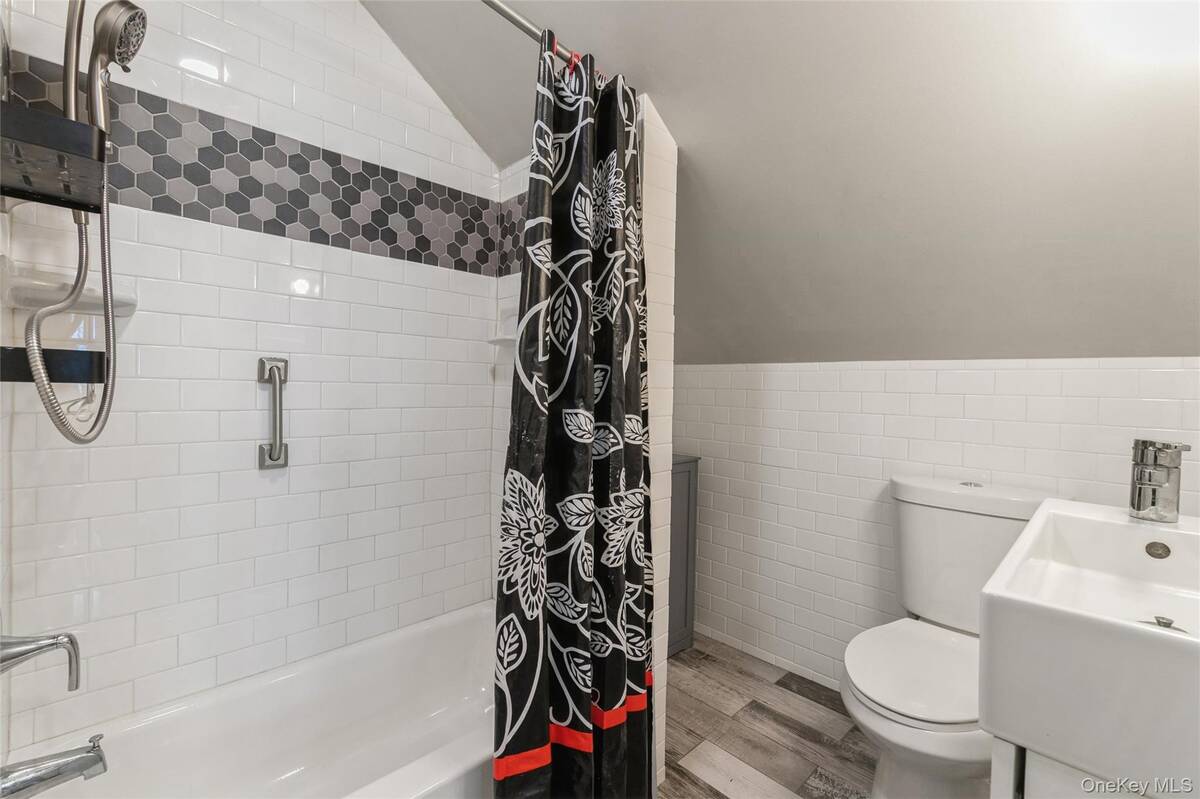 39 Bay Shore Avenue, Bay Shore, NY, 11706