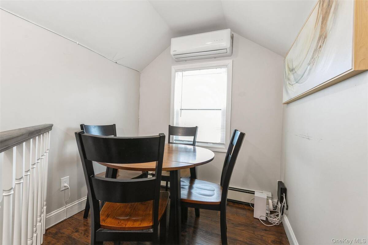 39 Bay Shore Avenue, Bay Shore, NY, 11706