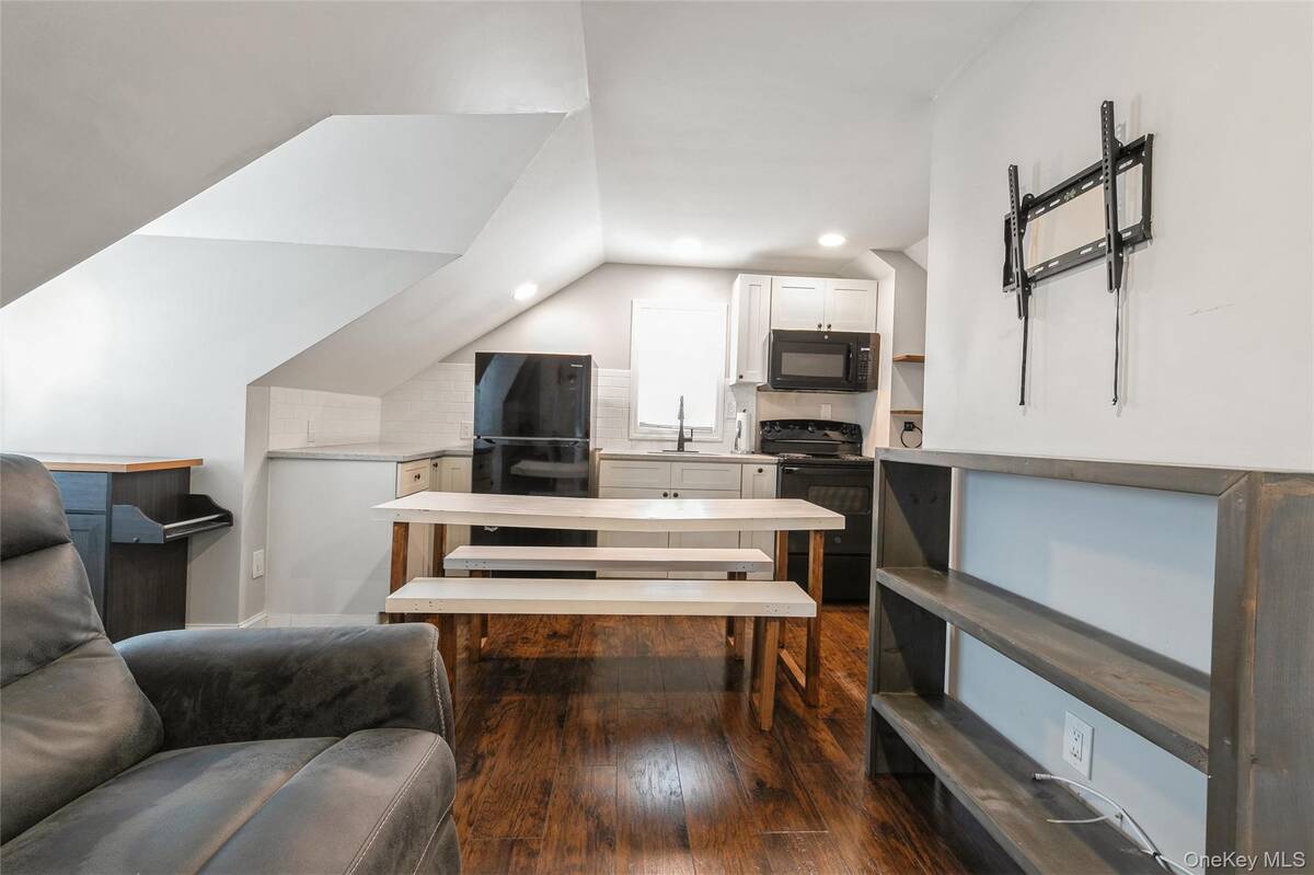 39 Bay Shore Avenue, Bay Shore, NY, 11706