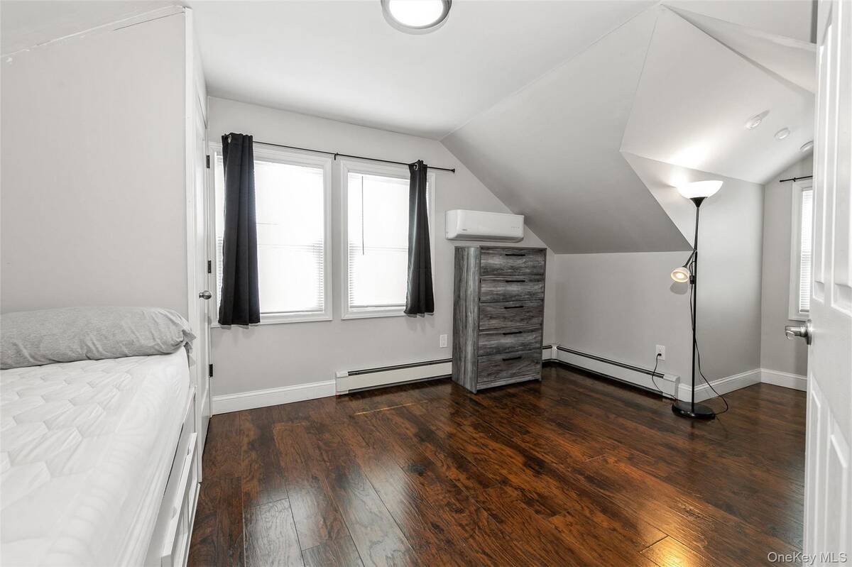 39 Bay Shore Avenue, Bay Shore, NY, 11706