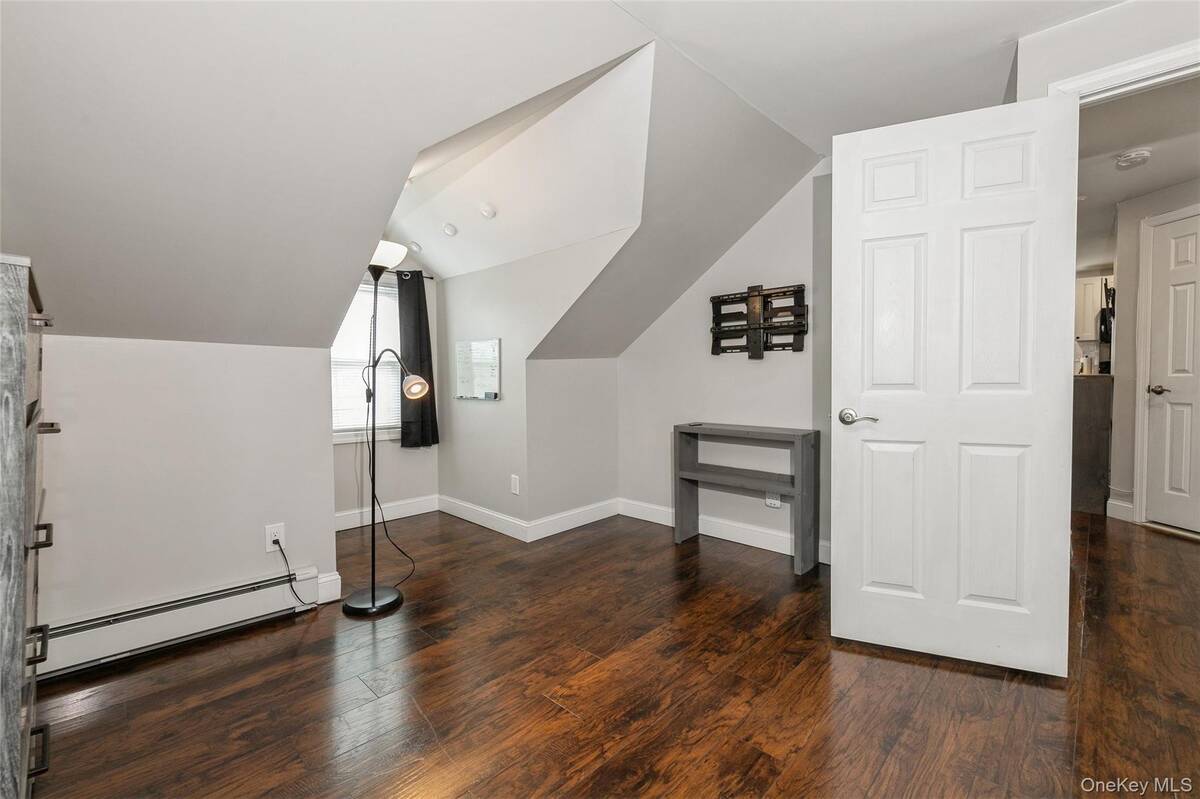 39 Bay Shore Avenue, Bay Shore, NY, 11706