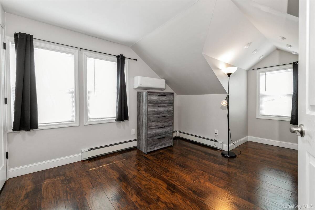 39 Bay Shore Avenue, Bay Shore, NY, 11706