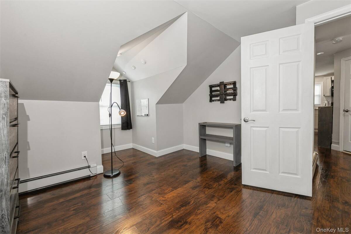 39 Bay Shore Avenue, Bay Shore, NY, 11706