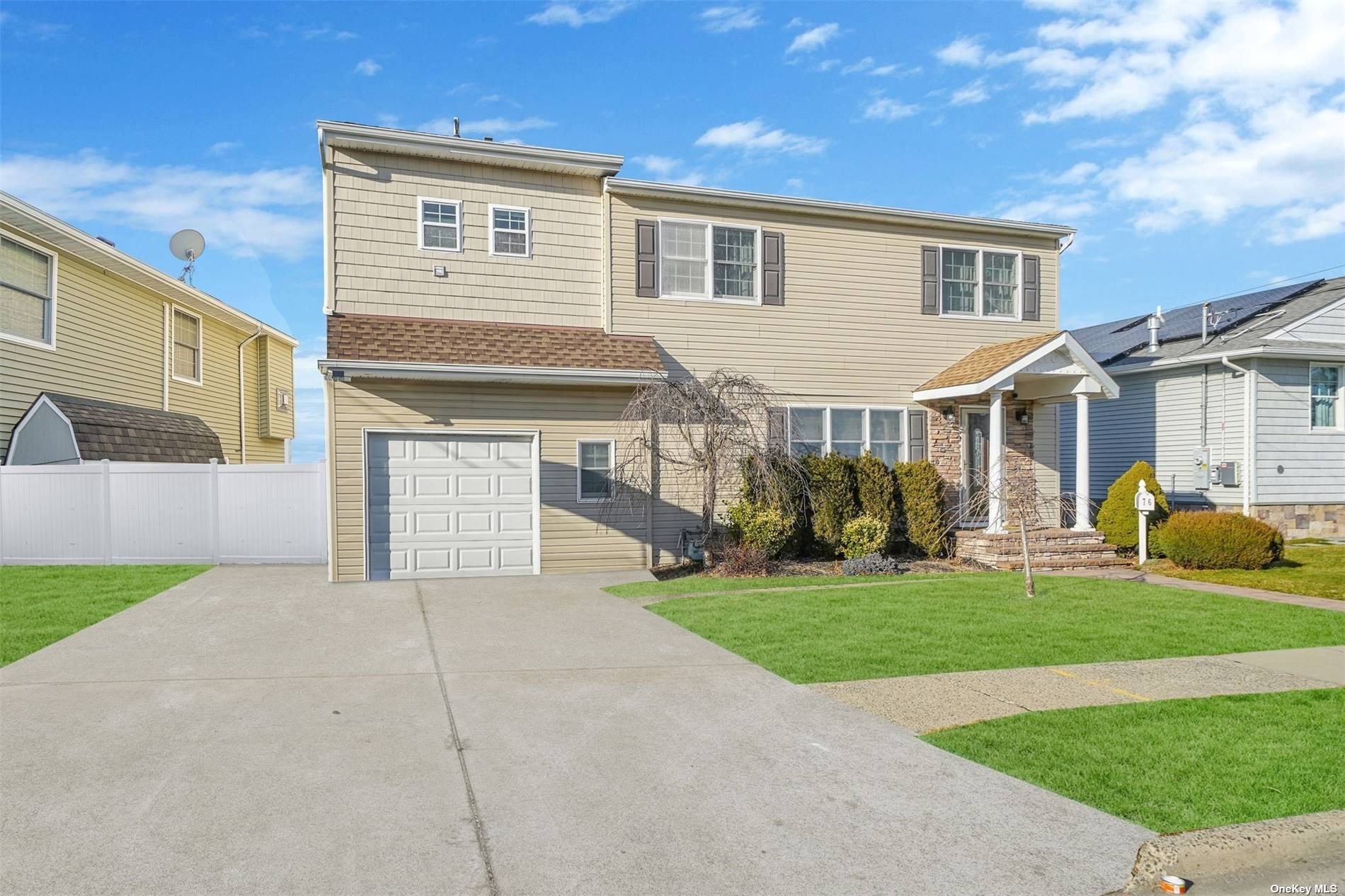 Suffolk County Lindenhurst New York (NY) — Real Estate Listings By City